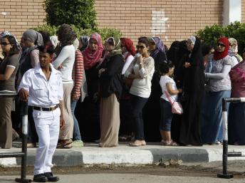 2012-05-23T060950Z_629400553_GM1E85N13JZ01_RTRMADP_3_EGYPT-ELECTION.jpg