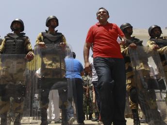 2012-06-16T174233Z_461468968_GM2E86H042601_RTRMADP_3_EGYPT-ELECTION_0.jpg