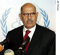 ap_IAEAs_Director_General_Mohamed_ElBaradei_delivers_a_press_statement_11sep06_210.jpg